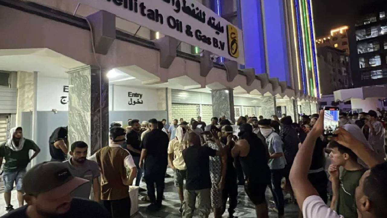 Orta Doğu ülkesi yangın yeri! Vatandaşlar sokakları ateşe verdi, hükümet istifaya çağrıldı 2